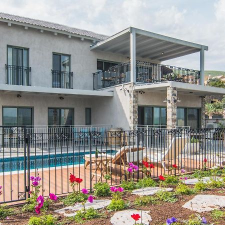 Villa טרה נובה - וילה עם ממ"ד, בריכה פרטית, ג'קוזי וסאונה ליד הכנרת Yavneʼel Exterior foto