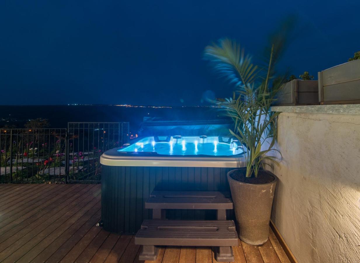 Villa טרה נובה - וילה עם ממ"ד, בריכה פרטית, ג'קוזי וסאונה ליד הכנרת Yavneʼel Exterior foto